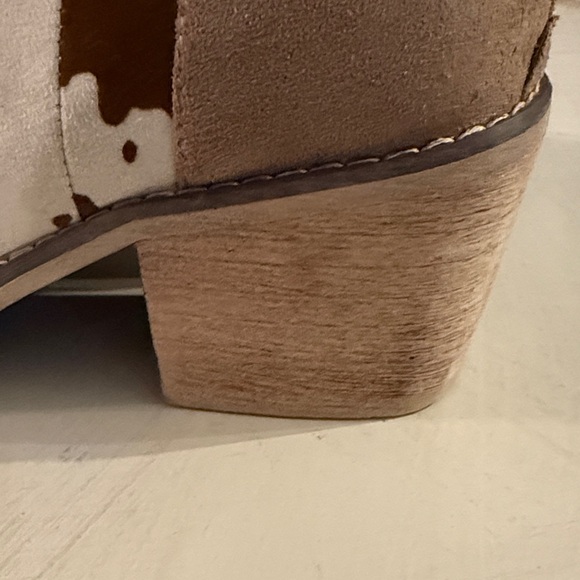 Pierre Dumas Tan Ankle Women’s Boots Cow Print Size 9 - Picture 5 of 12
